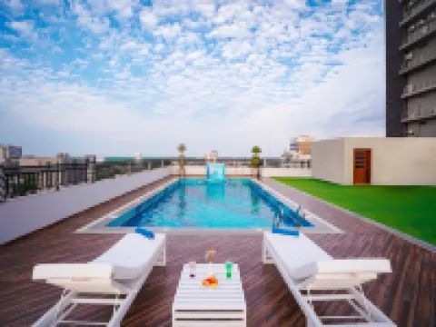 Nine Tree Luxury Hotel & Suites Lahore โรงแรมในลาฮอร์