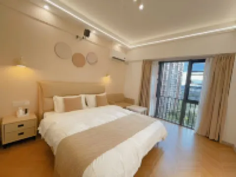 Jizhao · Fengkan Huacheng Skyline · CloudPeak Guanlan Homestay (Guilin Station Too Square)
