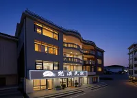 Jingde Town Fanxi Inn (Taohuichuan Cultural and Creative Street Store) - con vista montagne