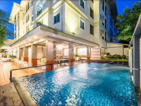 โรงแรม แนปฟีร่า รอยัล เทล