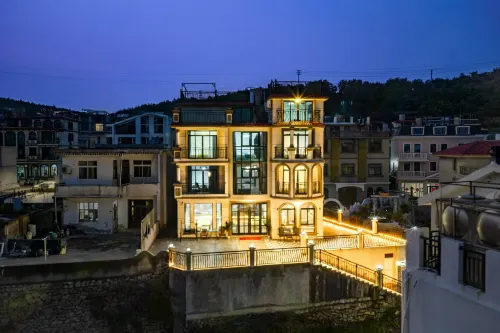 Floral Hotel · Yue Ting Nan She hotel (Nan Chang Tu Beach Shop)