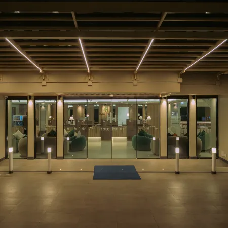 Hotel Holm Bangkok Отели рядом с достопримечательностью «Станция надземного метро Victory Monument»