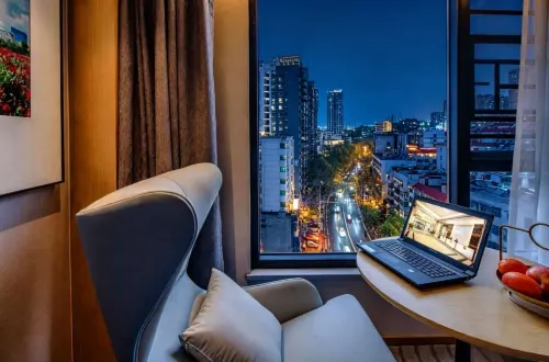 Ya Duo ATOUP 360° Cloud City View AI Smart Hotel (Shiyan Wuyan Pedestrian Street Branch)