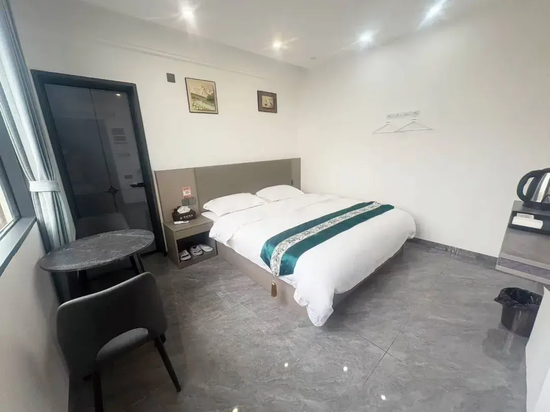 Xiangtong Hotel - Tongren
