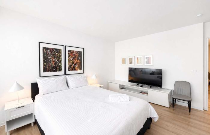 Brunswick 2B Living Near Sydney Rd w/ Free Parking