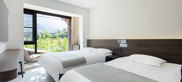 Linzhou Tingjian Shanchuan Hotel (Shibanyan Town) Hotel di Linzhou