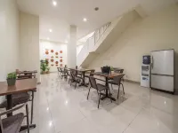 Cove Amayana Hotels in Wonocolo