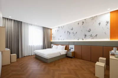 Guhe Selected Smart Hotel (Liaoning Provincial People's Hospital Wuaimarket) Hotel dekat Kuil Ci'en