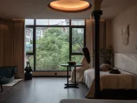 黔歡·Red House設計師度假別墅(小七孔東門售票大廳店) 荔波酒店