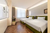 FUNLIST Hotel (Beijing Liufang Dongzhimen Metro Station) - parking