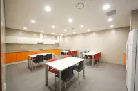 โรงแรมซังซังมาดัง ชุนชอนสเตย์ - พร้อมอาหารเช้า