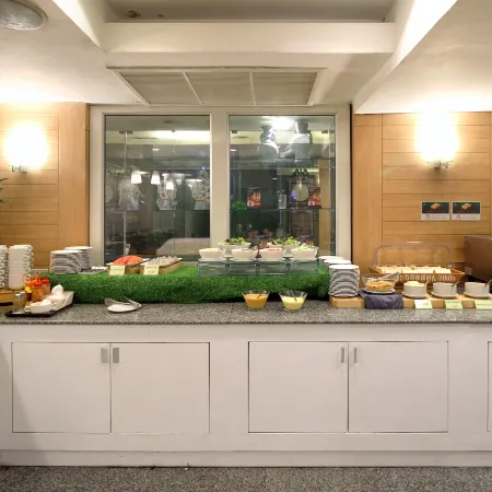 Ten Stars Hotel Отели рядом с достопримечательностью «Пратунам»