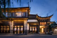 Yunyinshe · Southern French Medieval Style Holiday Villa ( South Gate Zhongyi Market Store) - parking