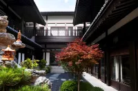 Maple Grove Inn (Baquanxia Store) - parking