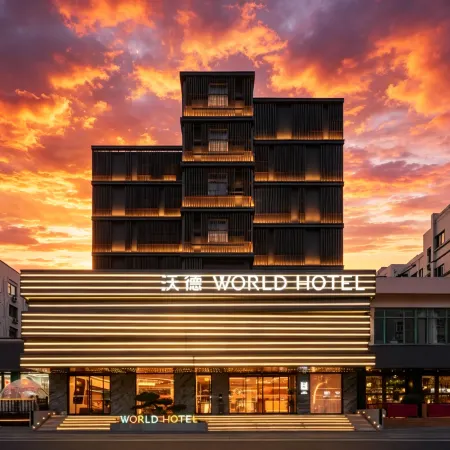 World Hotel (Jinan Quancheng Plaza Kuanhouli) Отели рядом с достопримечательностью «Гора тысячи Будд»