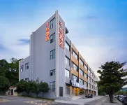 Guiyang Qianyu Design Hotel (Longdongbao International Airport Jianlongdong Subway Station) - parkir