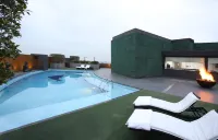 Four Points by Sheraton Lahore - Swimmingpools