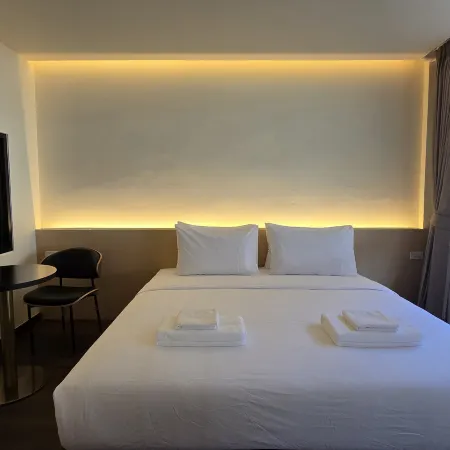 Norns Silom Cafe & Stay Отели рядом с достопримечательностью «Район Патпонг»