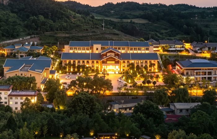 Tianshui Maiji Mountain Hot Spring Tourism Hotel