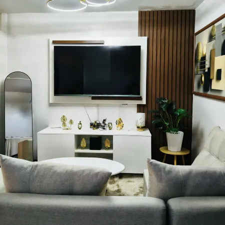 Cozy Urban Oasis: Your Perfect Home-Away-From-Home
