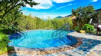 Hezhou Bamboo Hidden Hot Spring Resort - プール