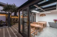 Wanju Holiday Courtyard (Old Town of Lijiang) - 인 (Inns)