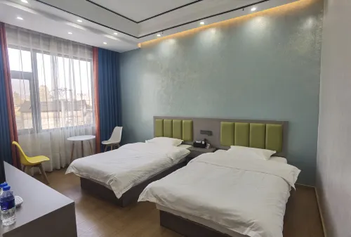 Heqing County Beiya Xingfu Hotel - pemandangan pegunungan