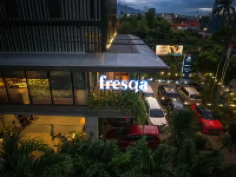 โรงแรมบาติกา ลัมปุง โรงแรมในEngal