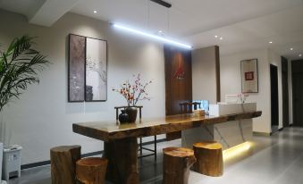 Nanling Banshe Hotel (Kaili College South High-speed Railway Station)