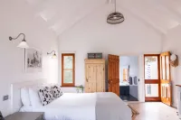 Beach Huts Middleton Hotels in Goolwa