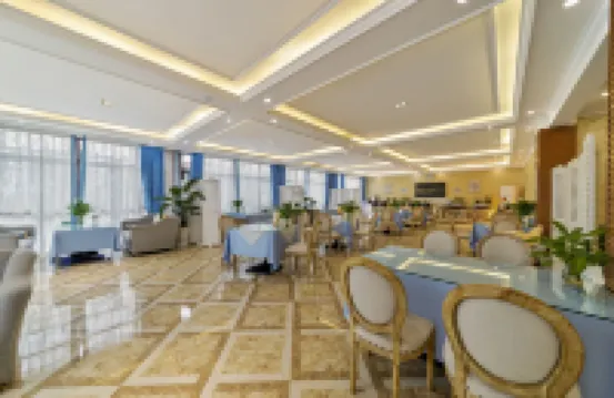 โรงแรมฟาลานโคสต์