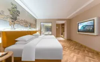 Vienna Hotel (Qingzhou High-speed Railway Station) - balcony