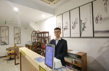 Qianzitong Hotel Отели рядом с достопримечательностью «Tank Museum»