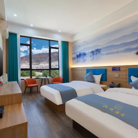 Batang Jiangyue Hotel