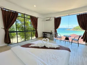 Dolphin Bay Island Resort