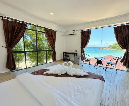Dolphin Bay Island Resort