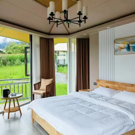 Baoxing Jiawa Aliye Luxury Holiday Camp