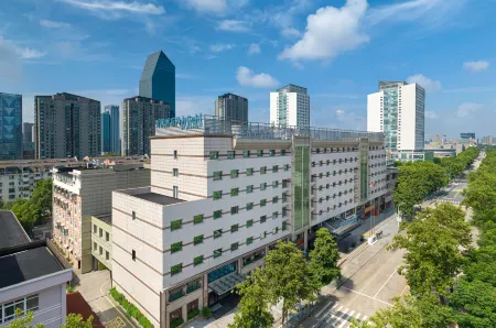 Fairfield by Marriott Ningbo Yinzhou Отели рядом с достопримечательностью «Ningbo Science Exploration Center»