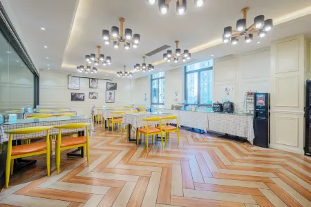 XY Hotel (Tongling Beidouxing City Government) Отели рядом с достопримечательностью «Tongling Liqiao River Town Resort»