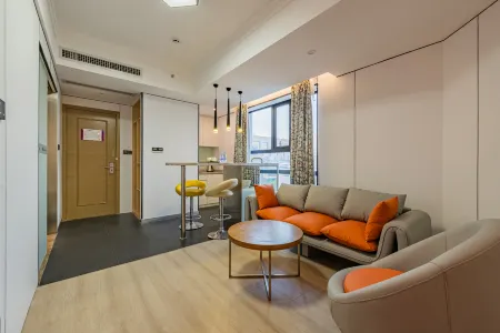 Rezen Longuu Hotel (Shekou Huaguoshan Subway Station)
