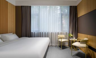 Yibai Light Luxury Hotel (Futian Port)