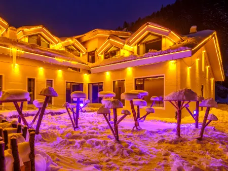 Lanting Snow Hotel (Xuexiang National Forest Park)