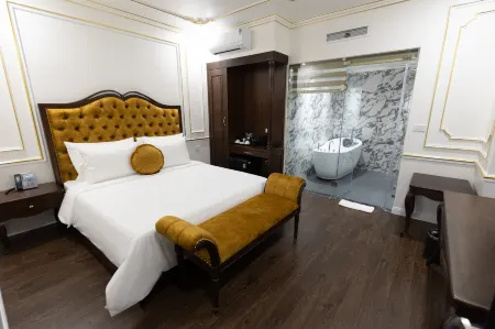 Royal Duong Noi Hotel Отели рядом с достопримечательностью «Cathedral Phung Khoang»