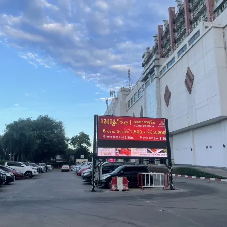 Sunee Grand Hotel and Convention Center Отели рядом с достопримечательностью «Муниципалитет Убонрачатхани»