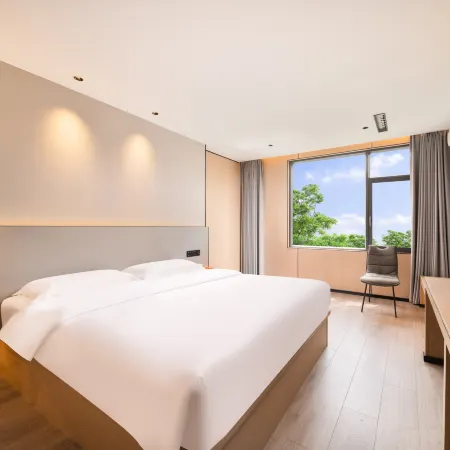 Monsoon Hotel (Qionghai Yinhai Zaliang Street)