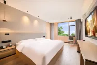 Monsoon Hotel (Qionghai Yinhai Zaliang Street)