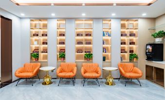 Yaji Hotel (Urat Qianqi Railway Station Tianyi Commercial Building)