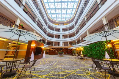 黔花之築ATRIUM·GARDEN酒店（安順黃果樹大街火車站店） 鄰近安順古城歷史文化街區的酒店