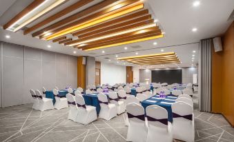 Qianna Qianxun Hotel (Luoyang Peony Plaza Wanda Branch)