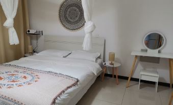 Courtyard Homestay (Jiaoyu Road Anding Street)